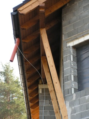 vyřezávané konce krovu (12).jpg